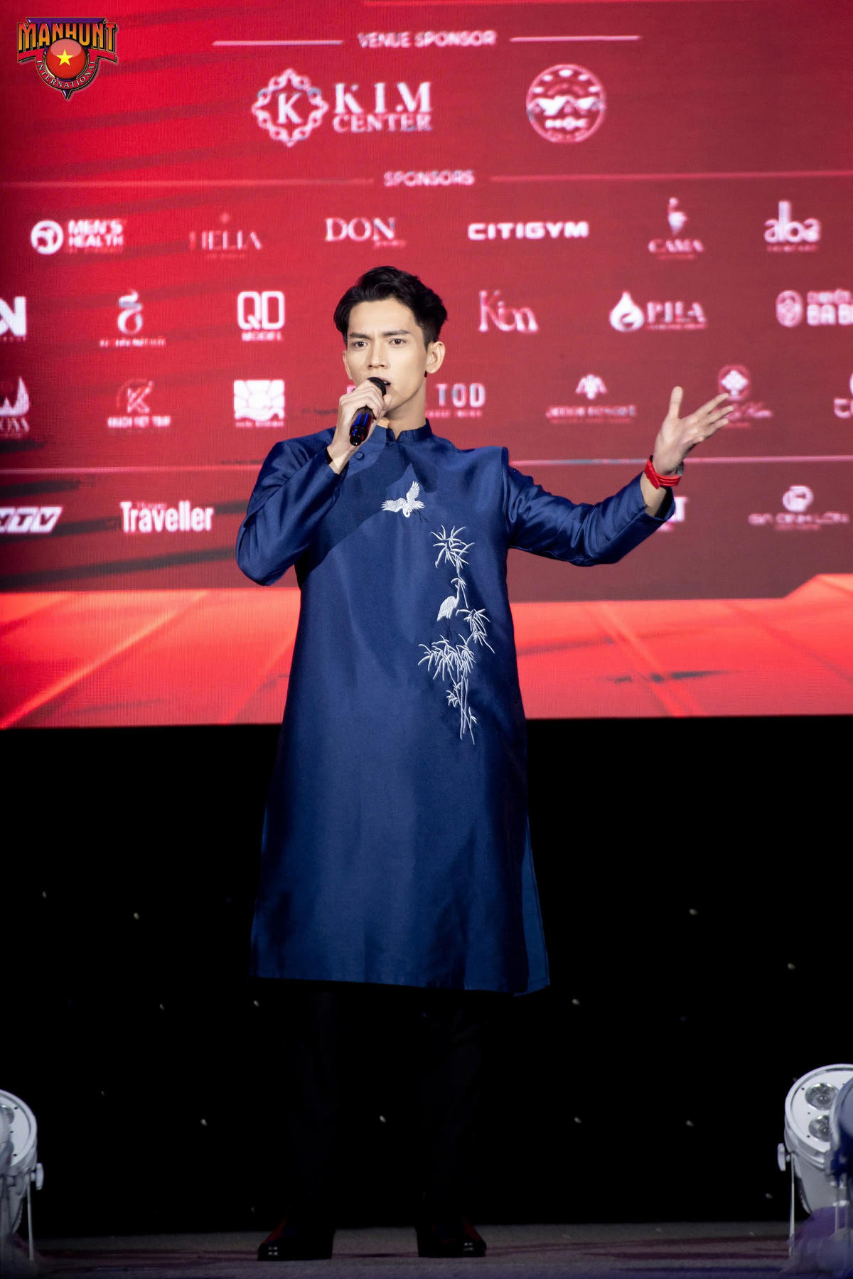 Đinh Anh Khoa với bản mashup Hào khí Việt Nam và Tiếng vọng ngàn đời. Nguồn: BTC.