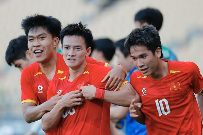"Siêu dự bị" bùng nổ phút bù giờ, U22 Việt Nam tiến vào chung kết SEA Games 33