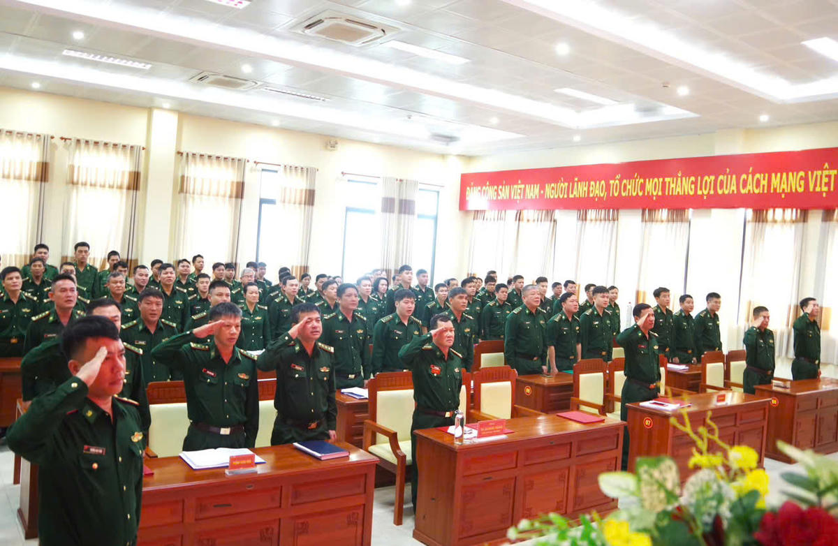 Các đại biểu dự lễ phát động. Ảnh: Văn Tân.