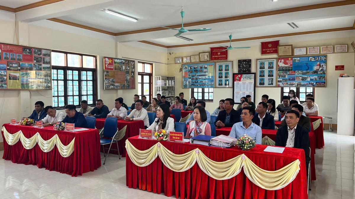 Ban Dân tộc tỉnh Tuyên Quang (hiện nay là Sở Dân tộc và Tôn giáo) tổ chức cho cán bộ, công chức làm công tác dân tộc, tuyên truyền viên pháp luật học tập kinh nghiệm mô hình điểm “Bộ đội Biên phòng Lào Cai đồng hành cùng thôn, bản nói không với TH-HNCHT” tại Đồn Biên phòng Tả Gia Khâu (Lào Cai).