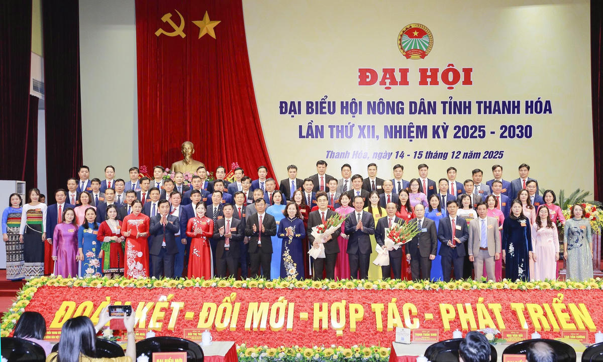 Ban Chấp hành Hội Nông dân tỉnh Thanh Hóa khóa XII ra mắt đại hội. Ảnh: Lê Hợi
