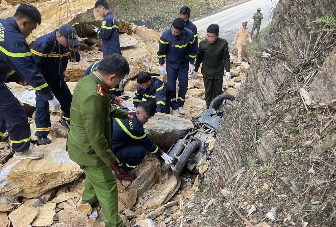 Các lực lượng nỗ lực tìm kiếm, cứu nạn và đã tìm thấy các thi thể nạn nhân. Ảnh CTV