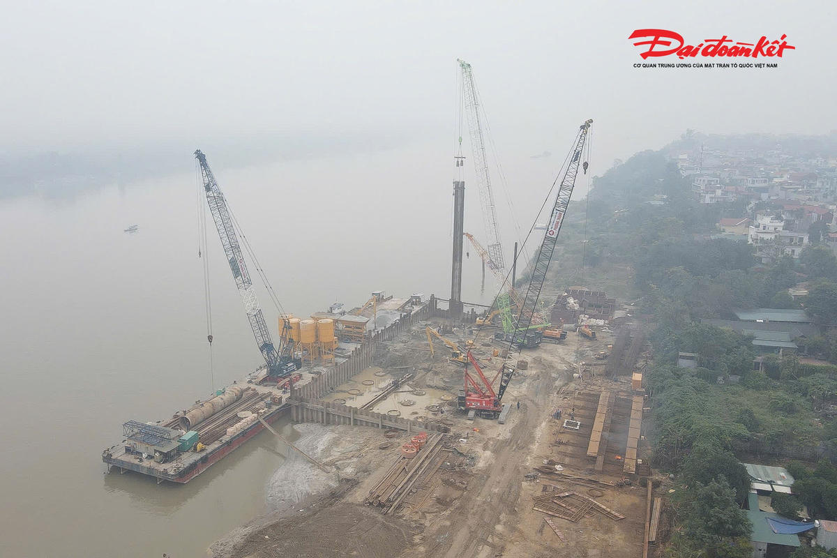 Dự án cầu Tứ Liên và đường dẫn hai đầu cầu là dự án nhóm A, với điểm đầu kết nối với đường Nghi Tàm, phường Tây Hồ; . điểm cuối qua nút giao với đường Trường Sa xã Đông Anh. Bao gồm cầu chính dây văng Tứ Liên vượt sông Hồng chiều dài 1km . sơ đồ nhịp, bề rộng 43m và 2 nút giao thông: Nghi Tàm, Trường Sa…