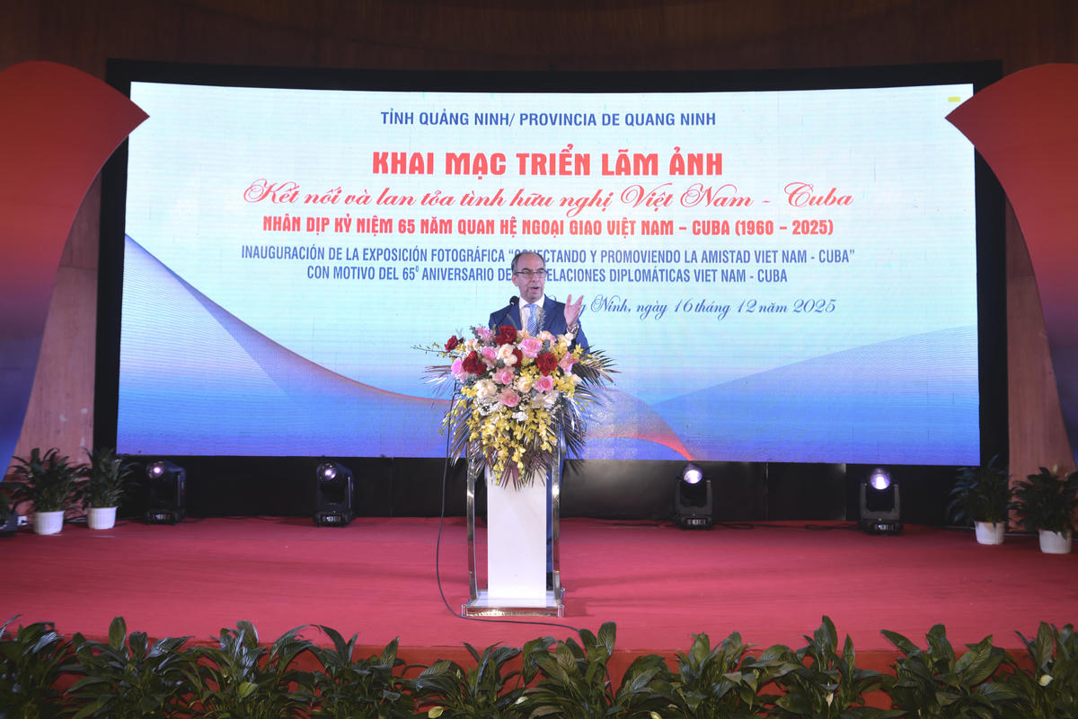 Đại sứ đặc mệnh toàn quyền Cộng hòa Cuba tại Việt Nam Rogelio Polanco Fuentes phát biểu tại lễ khai mạc.