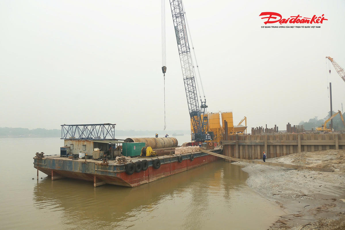 Hiện các nhà thầu thi công đang tập trung vào đường găng 2 trụ tháp của cầu chính (sản lượng cọc khoan nhồi đạt 85%) . và thi công phạm vi hầm chui có mặt bằng (sản lượng cọc khoan nhồi đạt 20%).
.