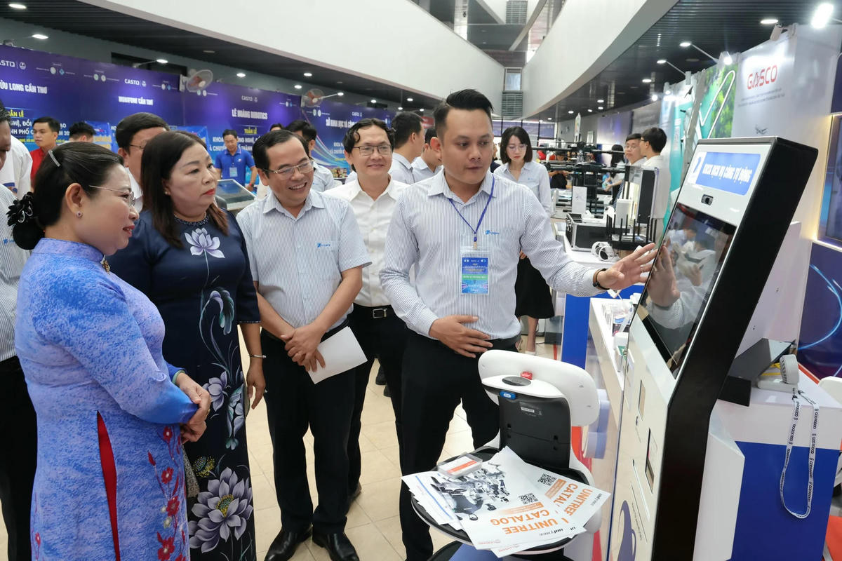 Đặt khoa học - công nghệ vào trung tâm phát triển