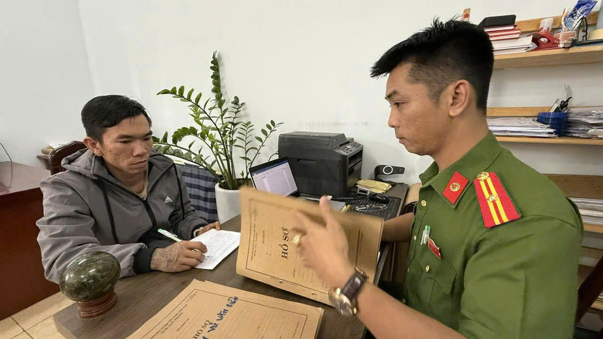 Lê Quốc Thái tại cơ quan điều tra. Ảnh: SĐ.