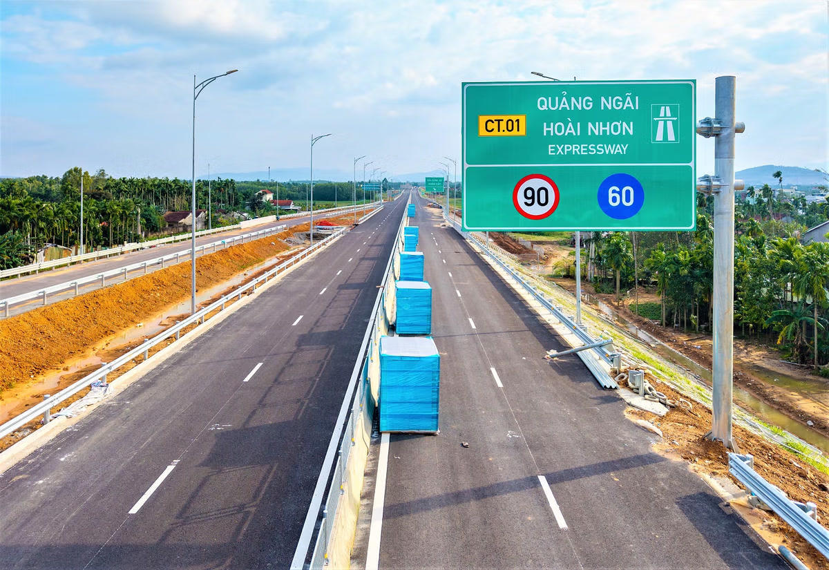 Tăng tốc giải ngân vốn đầu tư công. Ảnh: H.V