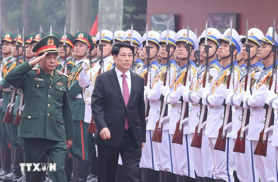 Chủ tịch nước Lương Cường duyệt Đội danh dự Quân đội nhân dân Việt Nam. (Ảnh: Lâm Khánh/TTXVN)