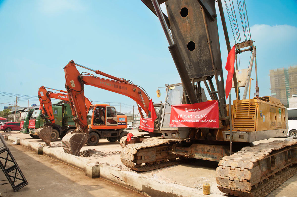 Chính thức khởi công dự án.