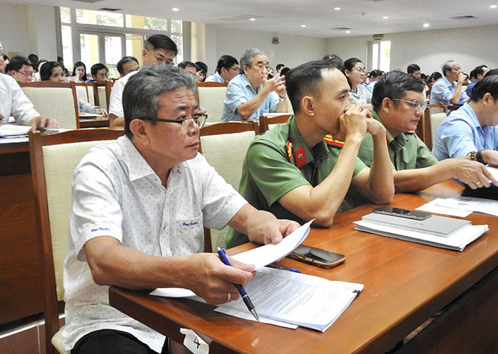 Các đại biểu dự hội nghị. Ảnh: T.PH.