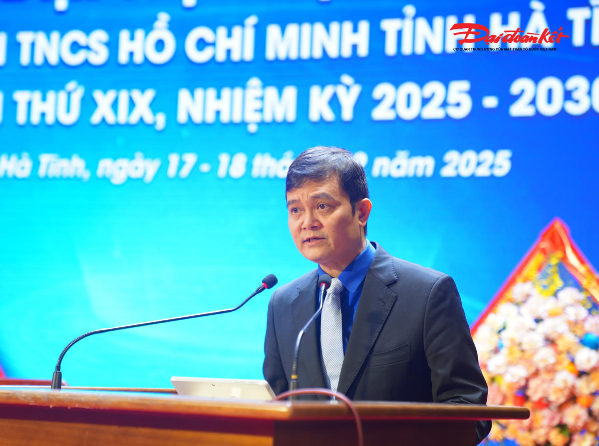 Ông Bùi Quang Huy, Ủy viên dự khuyết Trung ương Đảng, Phó chủ tịch UBTƯ MTTQ Việt Nam, Bí thư thứ Nhất Trung ương Đoàn TNCS Hồ Chí Minh phát biểu chỉ đạo tại đại hội. Ảnh: HN.