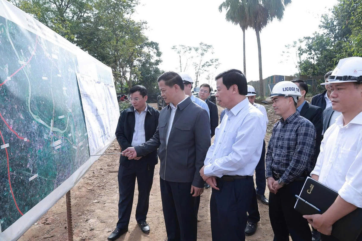 Chủ tịch Vương Quốc Tuấn kiếm tra Dự án cầu Quang Vinh 1. Ảnh: TN.