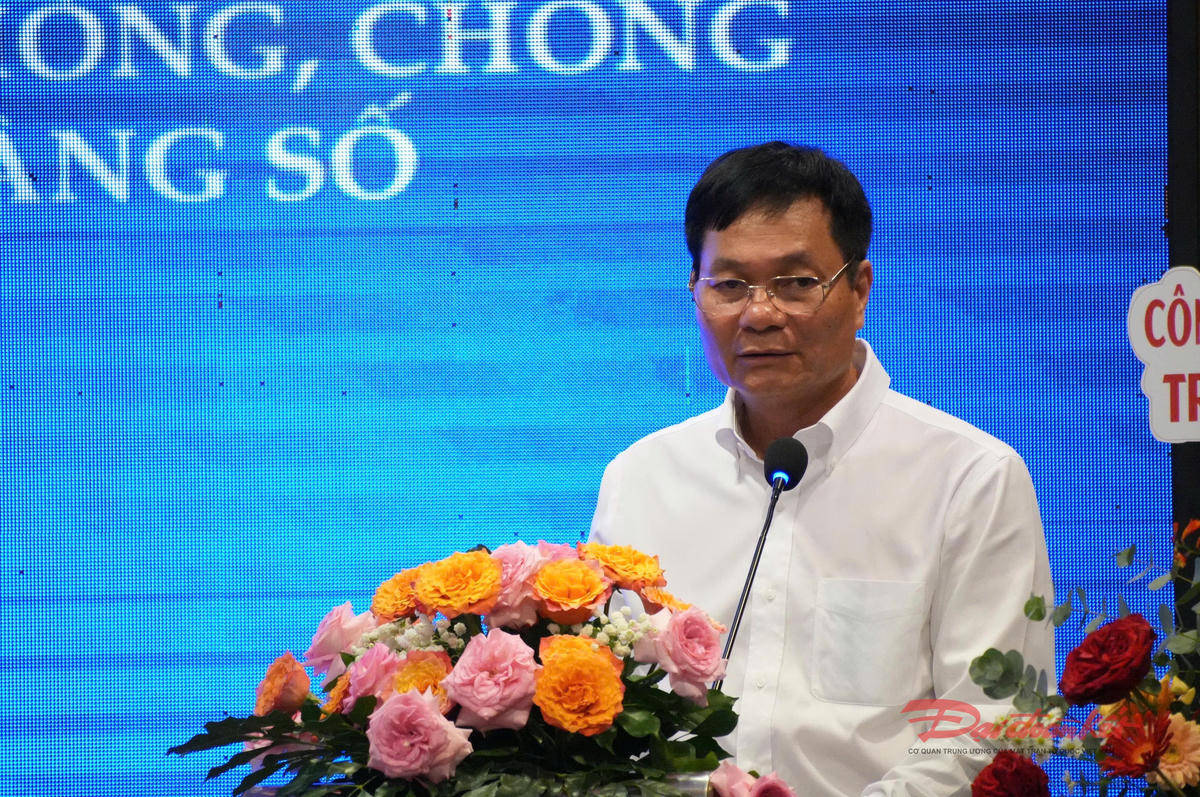 Thiếu tướng Lê Minh Mạnh - nguyên Phó Cục trưởng Cục A05 - Bộ Công an, Chi hội trưởng Chi hội phía Nam - Hiệp hội An ninh mạng Quốc gia phát biểu tại Hội thảo. Ảnh: Hồng Phúc.