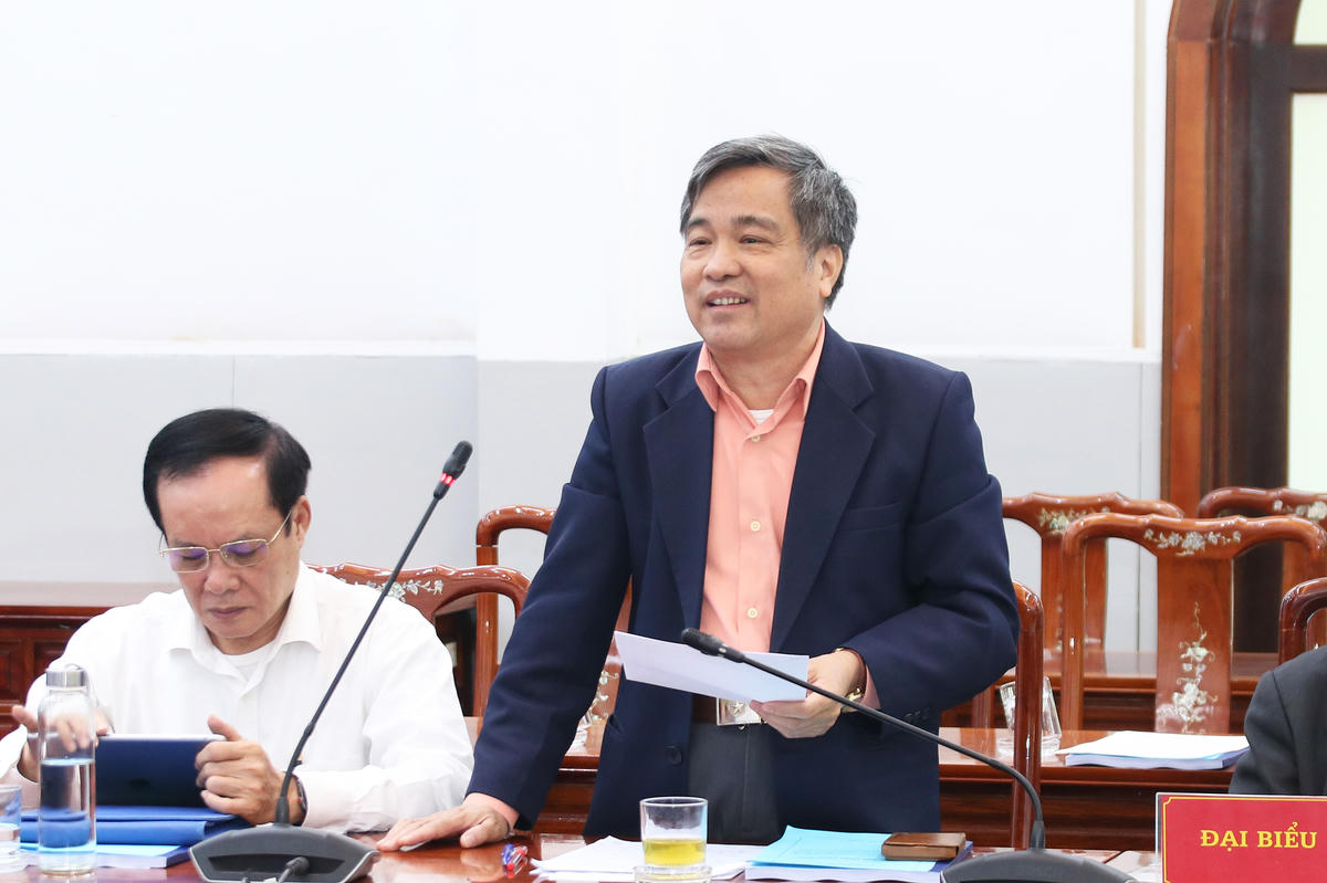 TS Nguyễn Văn Hùng, nguyên Phó Trưởng Ban Dân vận Trung ương phát biểu tại Hội thảo.