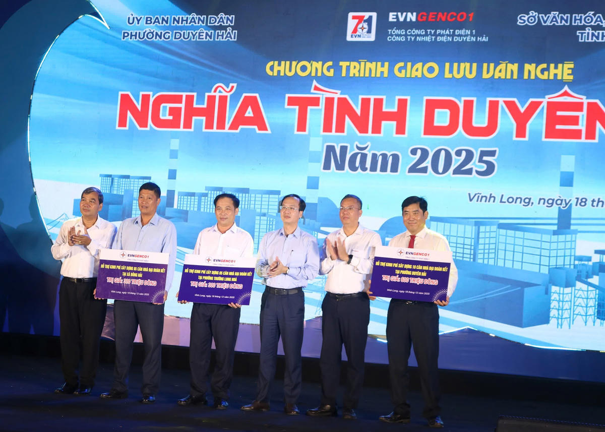 EVNGENCO1 hỗ trợ 1,2 tỷ đồng để xây dựng 20 căn Nhà Đại đoàn kết tại tỉnh Vĩnh Long.