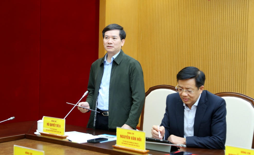 Ông Vũ Quyết Tiến, Phó Bí thư Tỉnh ủy, Chủ tịch Ủy ban MTTQ tỉnh Quảng Ninh phát biểu tại hội nghị. Ảnh: QMG. 