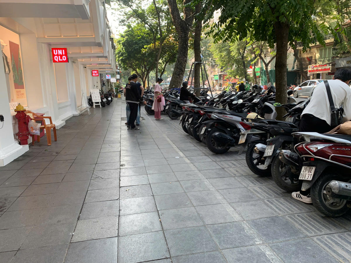 Nhiều tuyến phố Thủ đô đường thông, hè thoáng. Ảnh: Lê Khánh