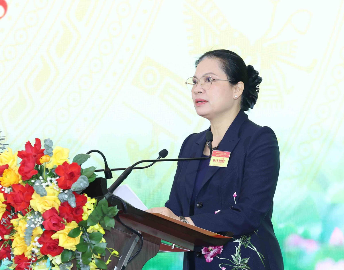 Phó Chủ tịch UBTƯ MTTQ Việt Nam Hà Thị Nga tham luận tại Hội nghị.