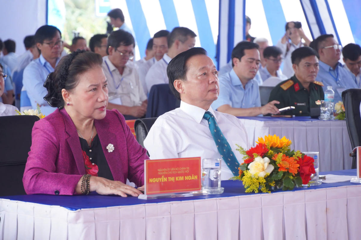 Nguyên Chủ tịch Quốc hội Nguyễn Thị Kim Ngân; Phó thủ tướng Trần Hồng Hà tham dự lễ khánh thành.