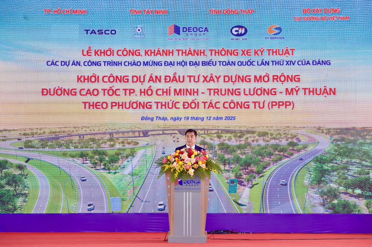 Ông Hồ Minh Hoàng, Chủ tịch HĐQT Tập đoàn Đèo Cả, chủ đầu tư liên danh dự án phát biểu tại buổi lễ. Ảnh: T.X.