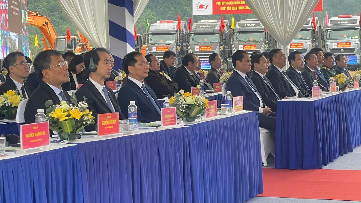 Các đại biểu tham dự buổi lễ. Ảnh: Ngô Hùng.