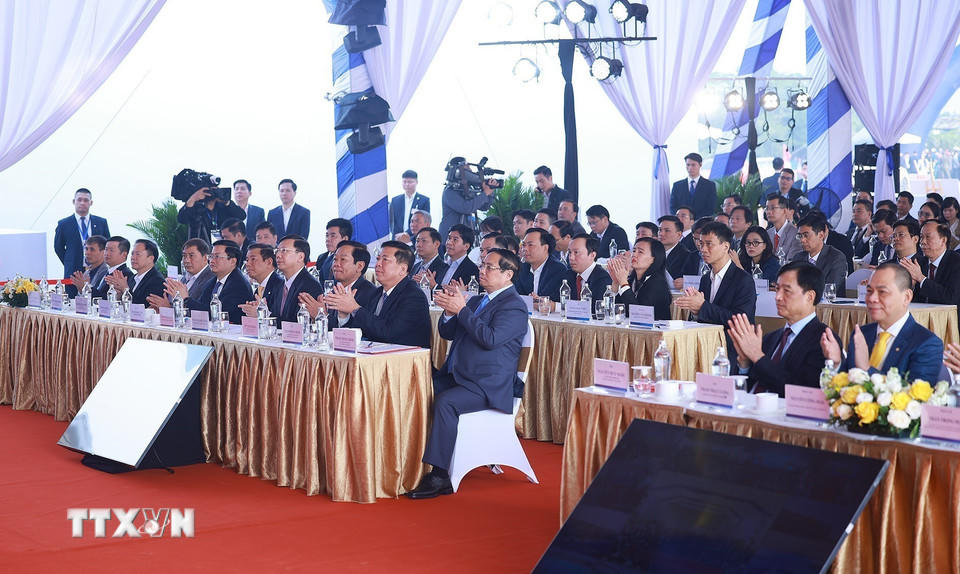 Thủ tướng Phạm Minh Chính và các đại biểu dự khởi công Dự án đầu tư xây dựng Khu đô thị thể thao Olympic, Hà Nội. (Ảnh: Dương Giang/TTXVN).