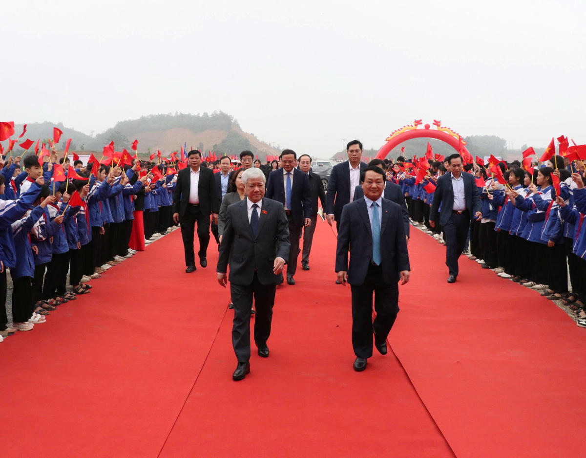 Phó Chủ tịch Thường trực Quốc hội Đỗ Văn Chiến dự Lễ thông xe kỹ thuật dự án cao tốc Tuyên Quang - Hà Giang (giai đoạn 1). Ảnh: V.N.