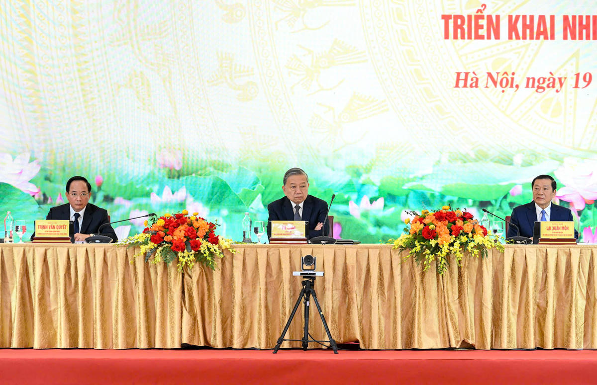 Chủ trì Hội nghị. Ảnh: Việt Trung