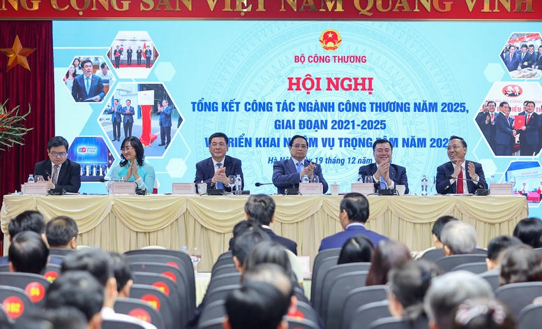 Thủ tướng Phạm Minh Chính dự Hội nghị tổng kết công tác năm 2025, nhiệm kỳ 2021-2025; định hướng công tác nhiệm kỳ 2026-2030 và triển khai nhiệm vụ trọng tâm năm 2026 của ngành công thương. Ảnh: Nhật Bắc