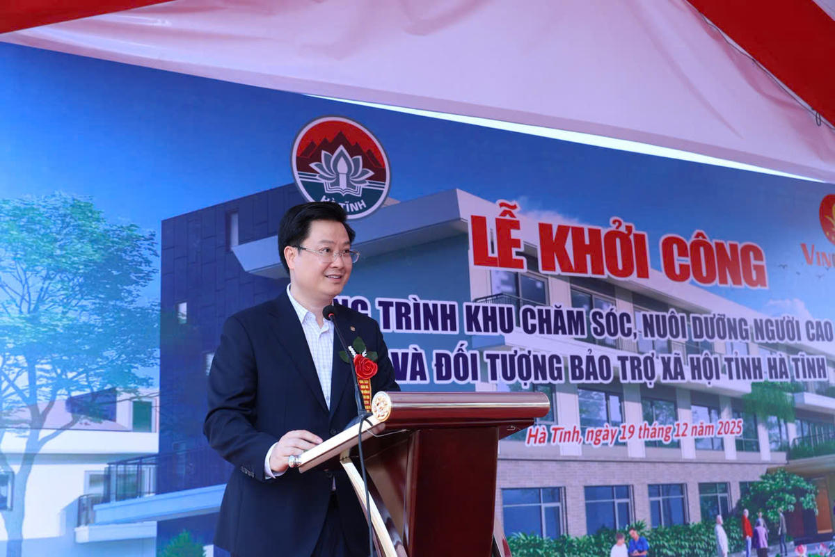 Ông Lý Minh Tuấn - Tổng giám đốc Quỹ Thiện Tâm, Tập đoàn Vingroup phát biểu tại lễ khởi công. Ảnh: HN.