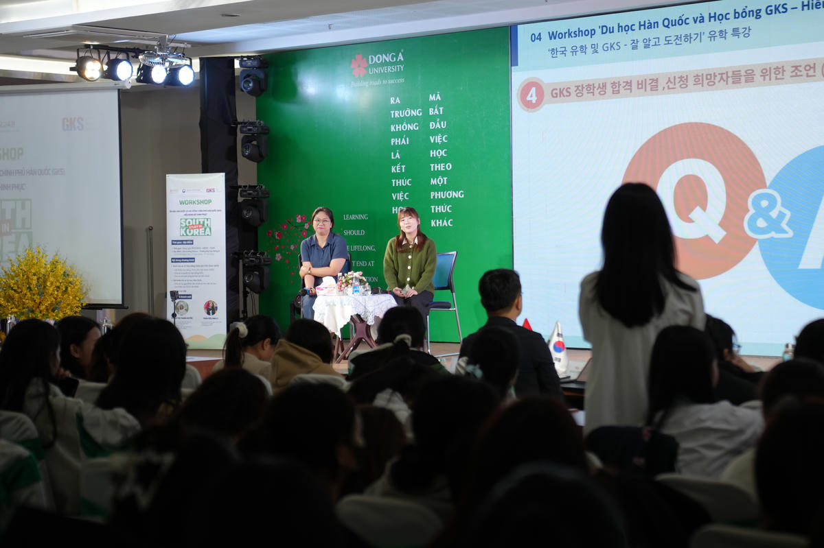 Hội thảo giải đáp các thắc mắc của học sinh, sinh viên về cơ hội săn học bổng Hàn Quốc. Ảnh: Nguyễn Tú