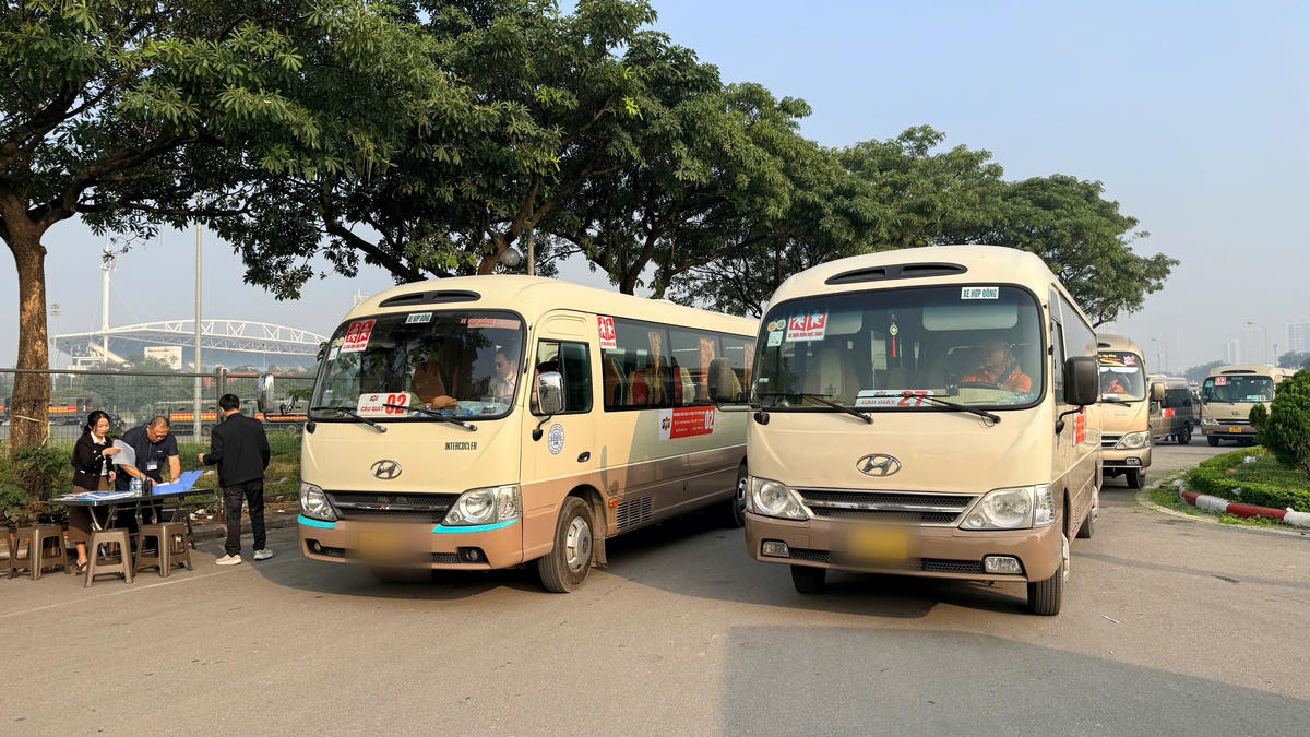 Chỉ trong một ngày,&nbsp; Phòng Kiểm tra GTVT kiểm tra gần 1.000 xe chở học sinh.