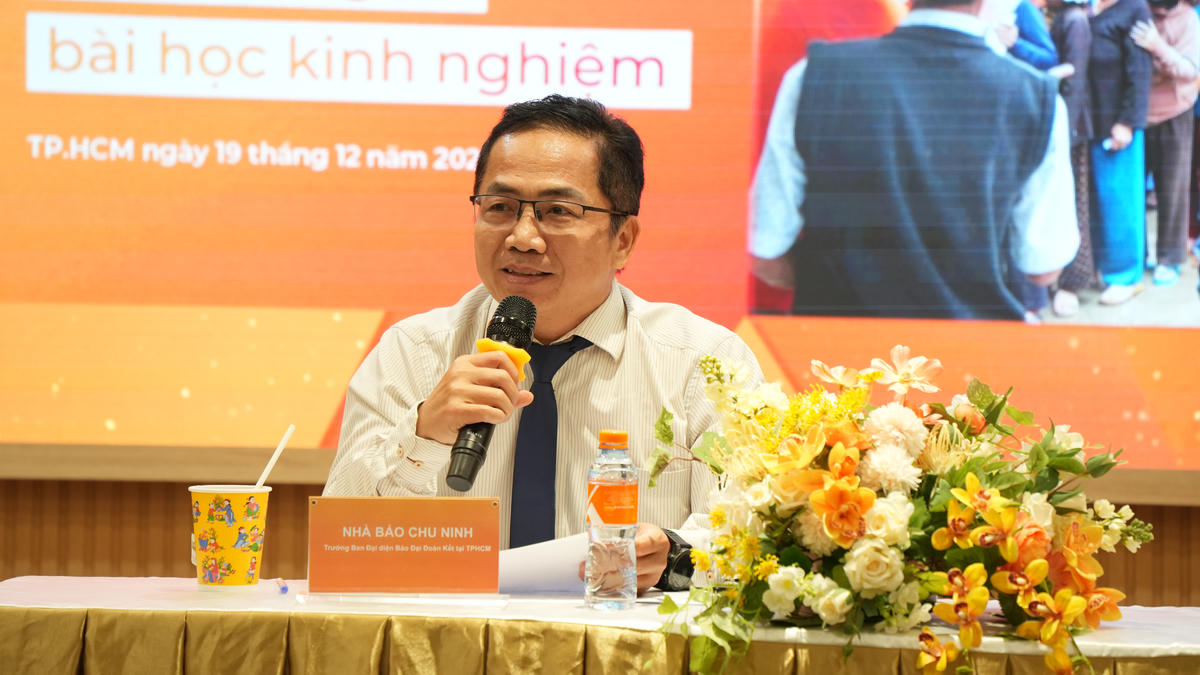 Nhà báo Chu Ninh – Trưởng Ban Đại diện Báo Đại đoàn kết tại TP Hồ Chí Minh phát biểu tại hội thảo. Ảnh: N.C