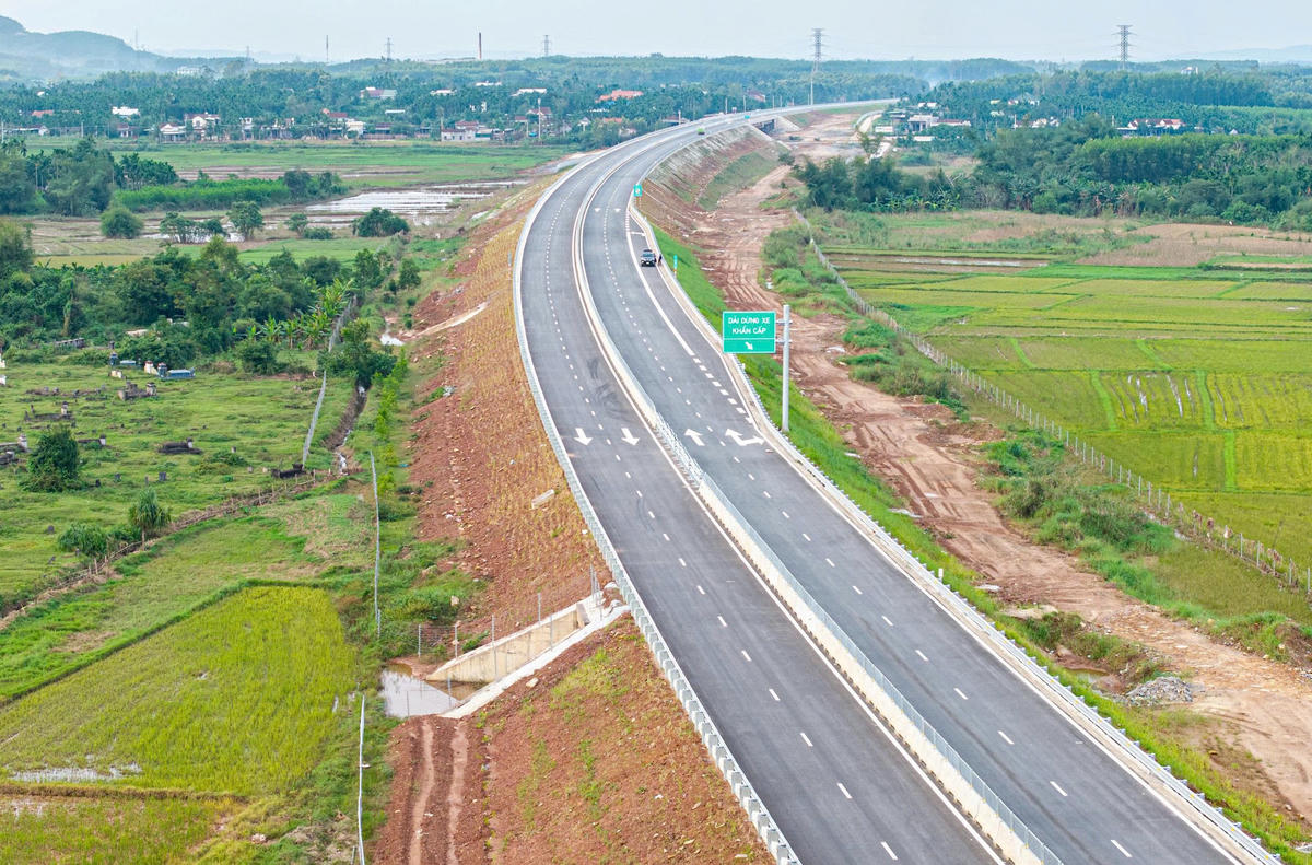 Một góc Dự án cao tốc Quảng Ngãi - Hoài Nhơn. Ảnh: Tấn Thành.