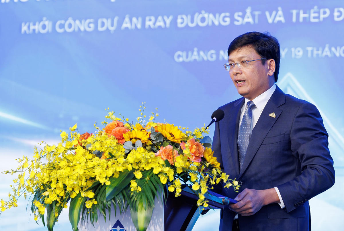 Ông Mai Văn Hà, Giám đốc Công ty CP thép Hòa Phát Dung Quất phát biểu tại lễ khởi công. Ảnh: Chí Đại.