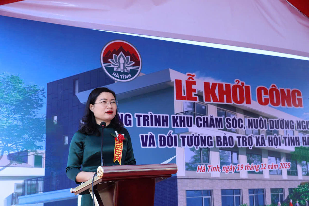 Phó Chủ tịch UBND tỉnh Hà Tĩnh Nguyễn Thị Nguyệt phát biểu tại buổi lễ. Ảnh: HN.