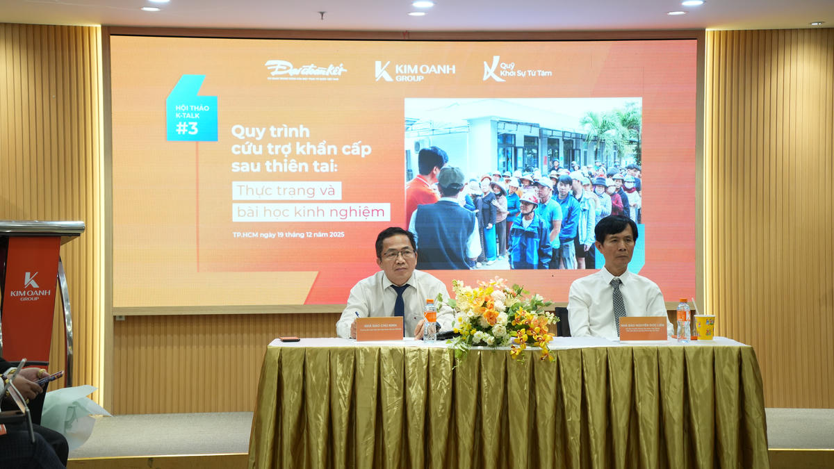 Nhà báo Chu Ninh – Trưởng Ban Đại diện Báo Đại đoàn kết tại TP Hồ Chí Minh và&nbsp;nhà báo Nguyễn Đức Liên – Chủ tịch Danh dự Quỹ Khởi Sự Từ Tâm điều phối hội thảo. Ảnh: N.C