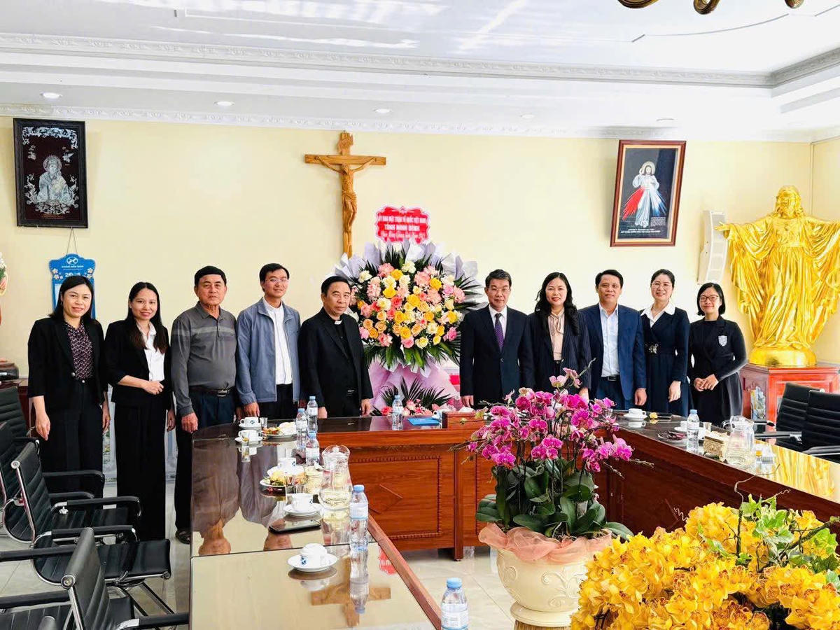 Đại diện các cơ sở Công giáo khẳng định, sẽ tiếp tục phát huy tinh thần đoàn kết, thi đua xây dựng đất nước. Ảnh: NB