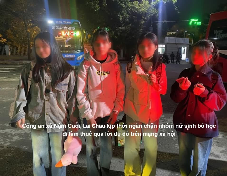 Các nữ sinh được Công an xã Nậm Cuổi kịp thời phát hiện, ngăn chặn đưa về bàn giao cho gia đình. Ảnh: Công an tỉnh Lai Châu.