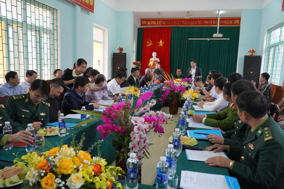 Quang cảnh buổi làm việc. Ảnh: Xuân Thi.