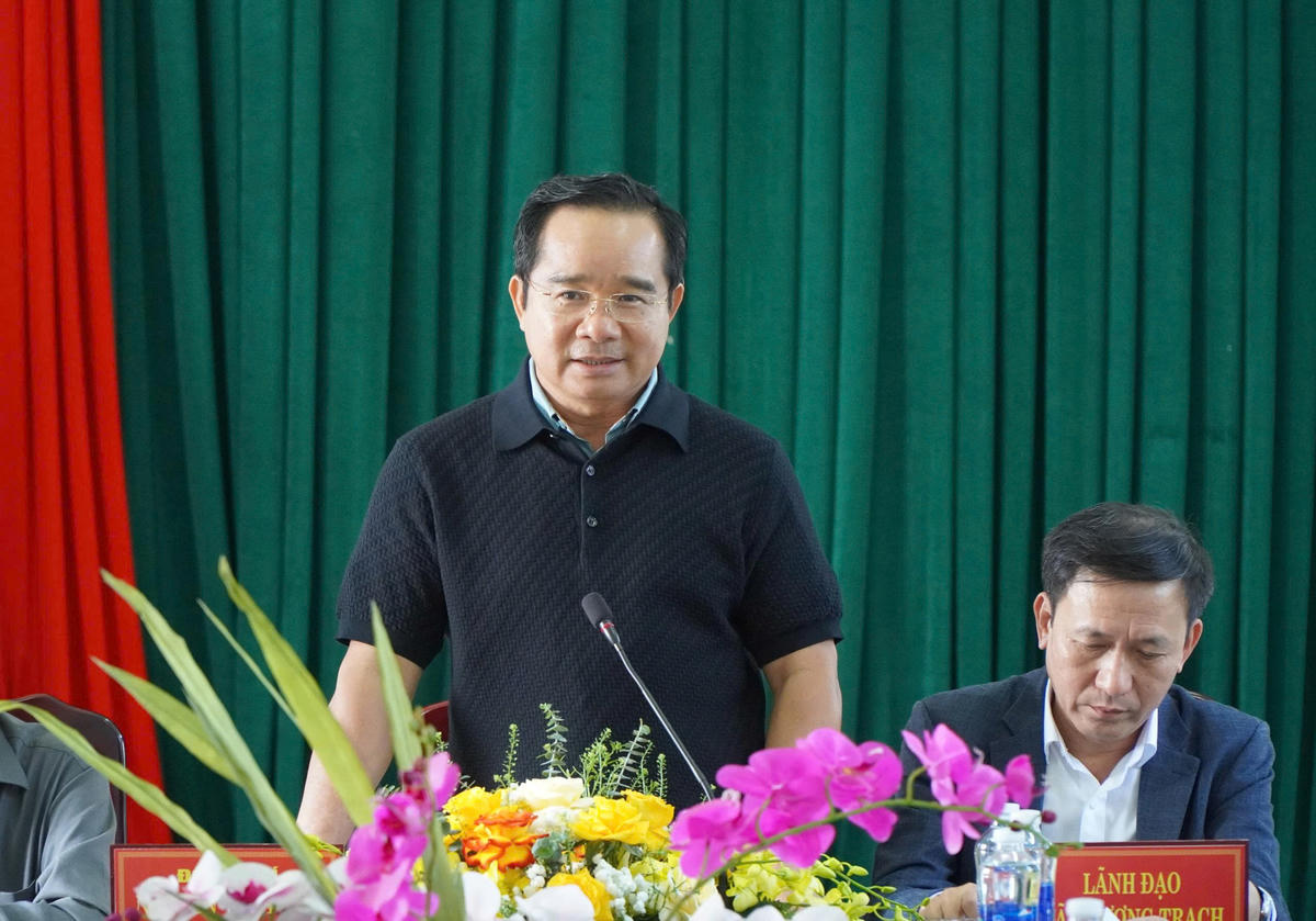 Ông Nguyễn Văn Được - Ủy viên Trung ương Đảng, Phó Bí thư Thành ủy, Chủ tịch UBND TP Hồ Chí Minh phát biểu tại buổi làm việc với xã Thượng Trạch (Quảng Trị).  Ảnh: Xuân Thi.