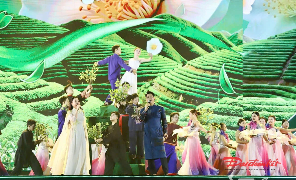 Chương trình nghệ thuật đậm chất Xứ trà Thái Nguyên. Ảnh: Toán Nguyễn.