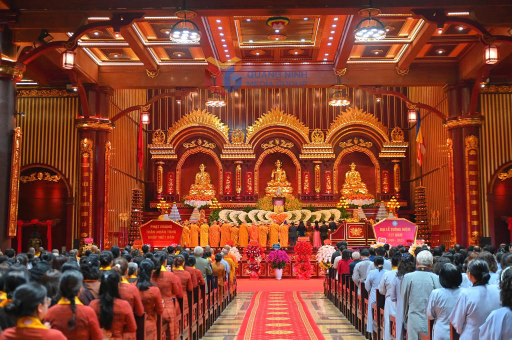 Quang cảnh Đại Lễ tưởng niệm 717 năm Đức vua - Phật hoàng Trần Nhân Tông nhập Niết bàn. Ảnh: Việt Anh.