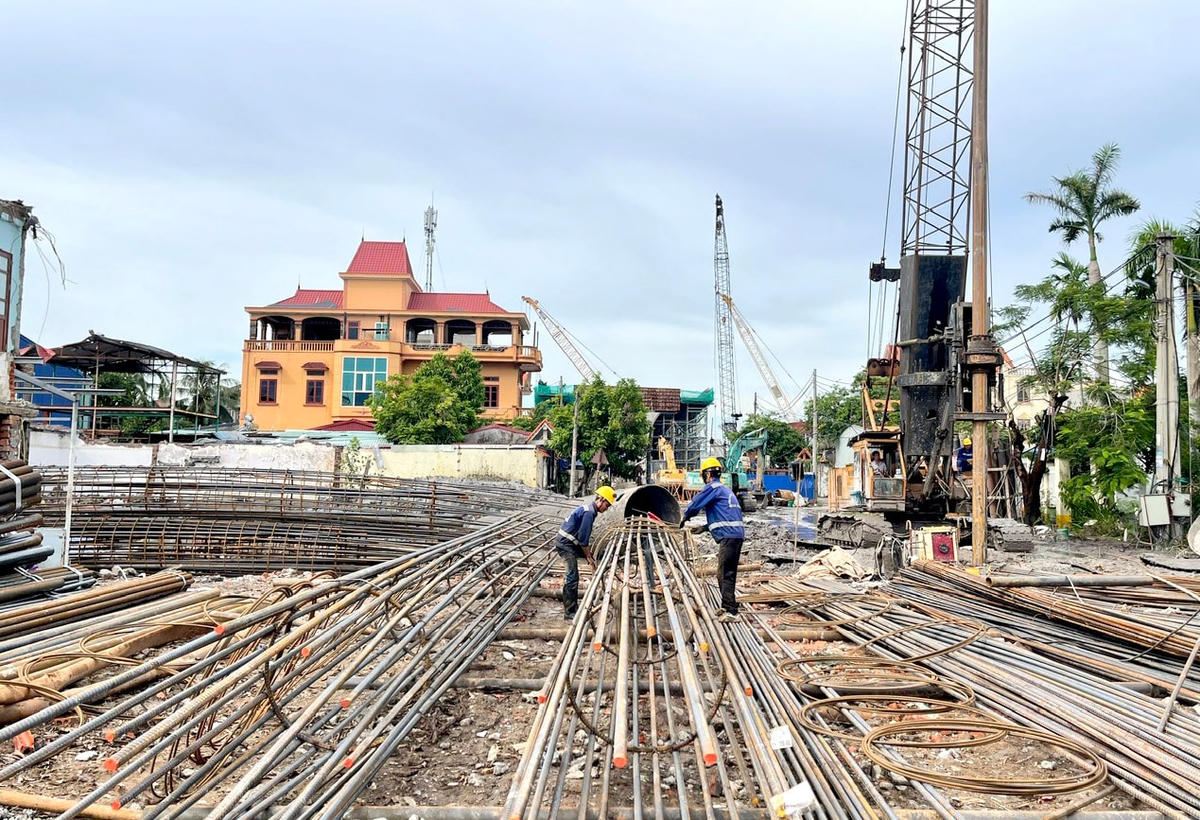 Các nhà thầu đẩy nhanh tiến độ thi công dự án có vốn đầu tư công trên địa bàn Hải Phòng. Ảnh minh họa. Ảnh: PC.&nbsp;