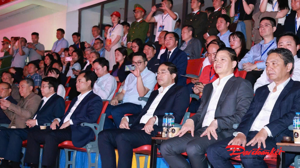 Sự kiện có sự tham dự của lãnh đạo Bộ Văn hóa, Thể thao và Du lịch, Liên đoàn bóng đá Việt Nam, tỉnh Thái Nguyên và 22.000 khán giả theo dõi trực tiếp. Ảnh: Toán Nguyễn.