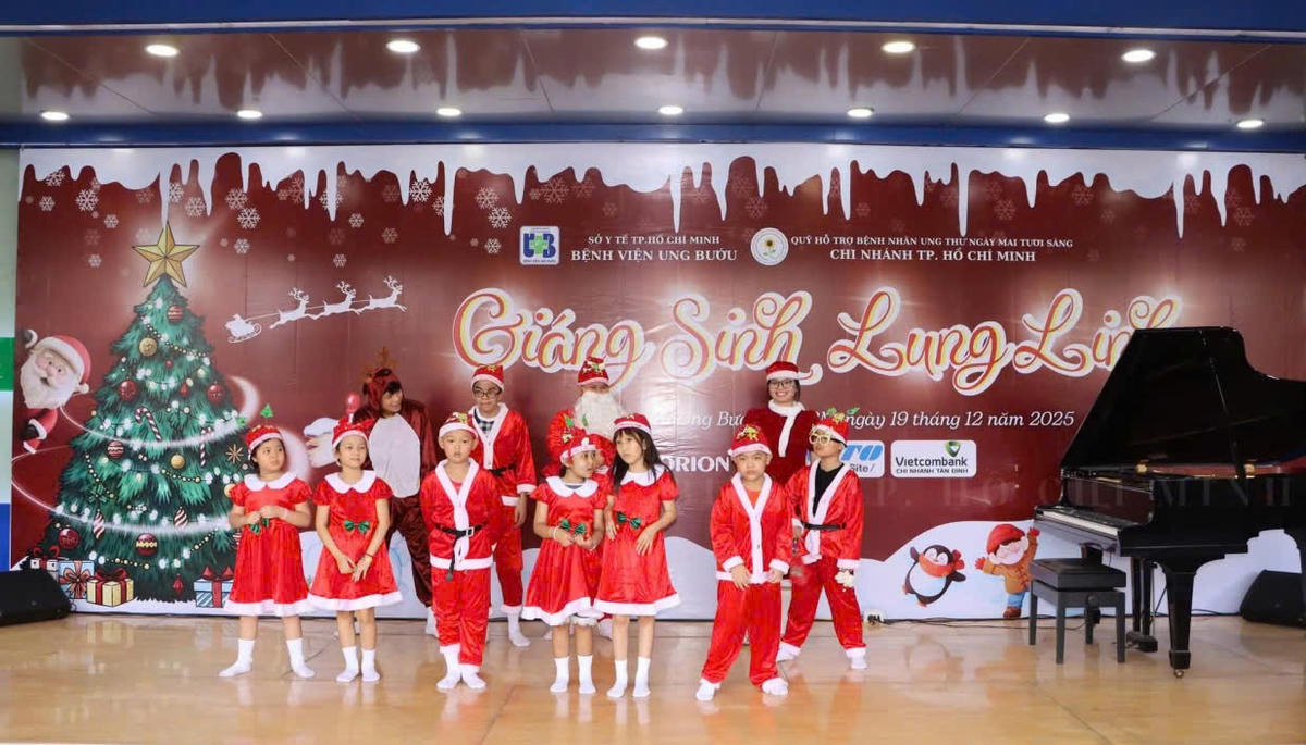 Các chương trình văn nghệ đặc sắc được "trình làng" tại chương trình "Giáng sinh lung linh ở Bệnh viện Ung Bướu thành phố. Ảnh: B.V