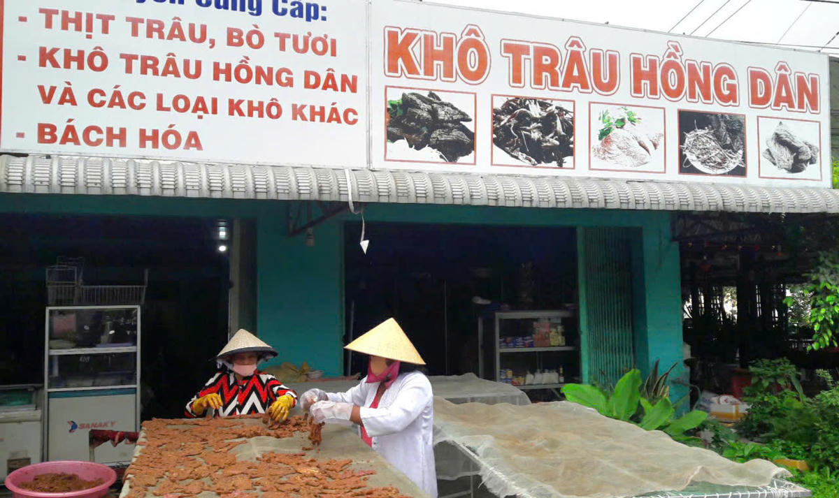 Sản phẩm khô trâu Hồng Dân được công nhận sản phẩm OCOP  đạt chuẩn 3 sao. Ảnh: Nguyên Du