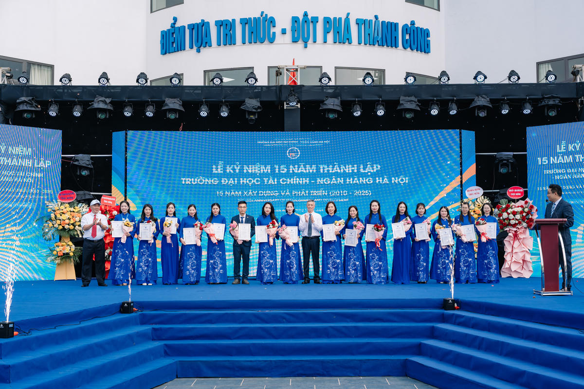 Ấn tượng Lễ Kỷ niệm 15 năm thành lập Trường Đại học Tài chính – Ngân hàng Hà Nội