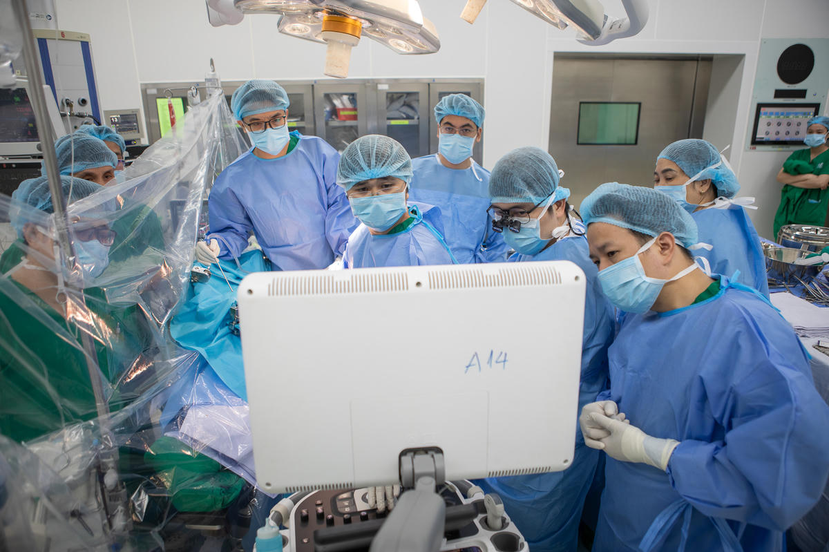 Cuộc phẫu thuật kéo dài hơn 10 giờ. Ảnh: BV